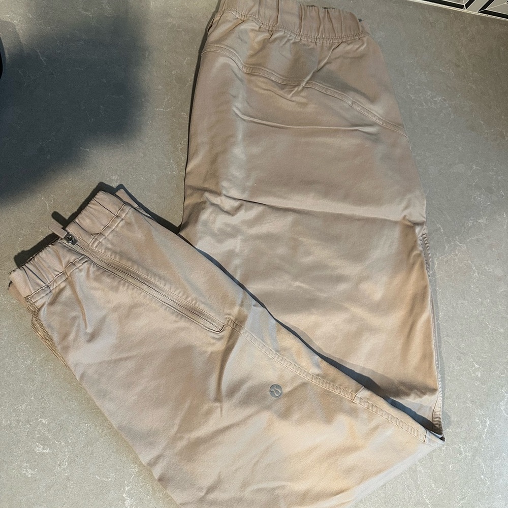 Lululemon Women's Joggers Sz 8 On The Fly Jogger – Woven – Side Zip color Trench